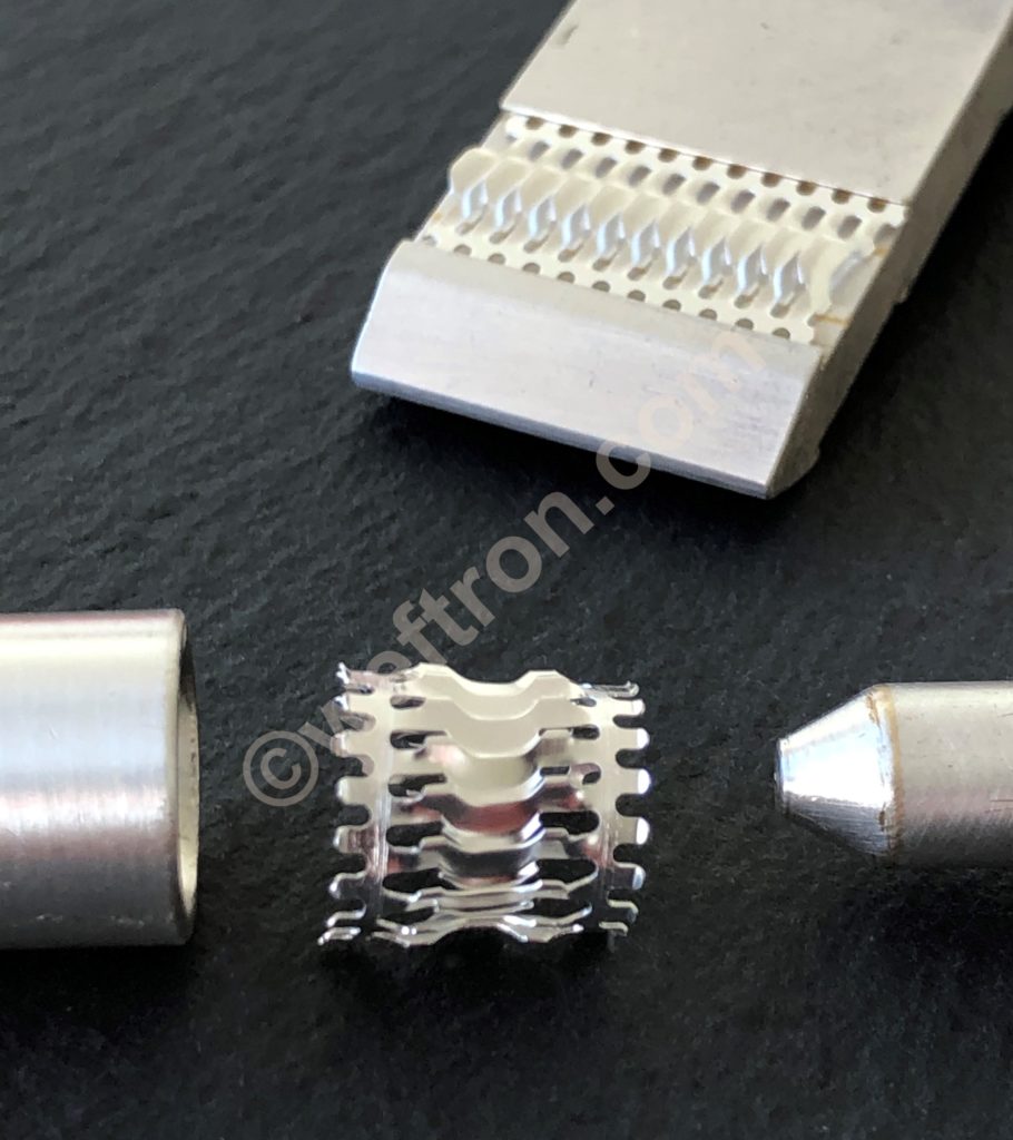 louvered contact band for high power connectors